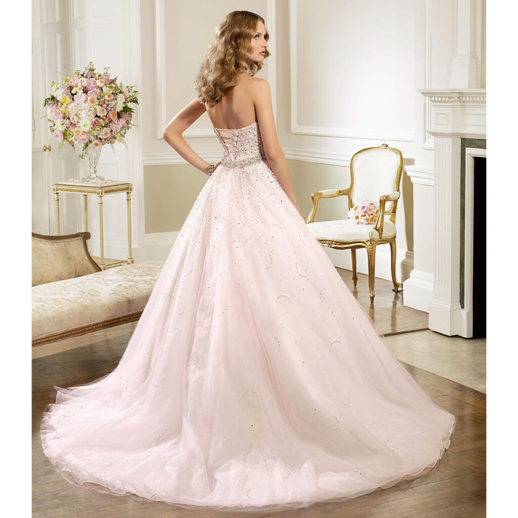 大人花嫁に似合うピンクカラードレスならミスサブリナ表参道