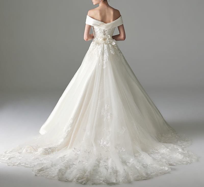 おしゃれ花嫁が選ぶロールカラー ウェディングドレス5号から17号