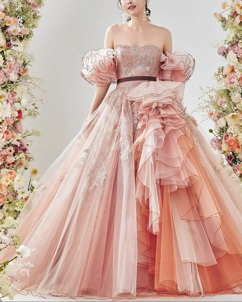 カラードレス レンタル 17選【2026年度-式場提携ドレス高いとお悩みの