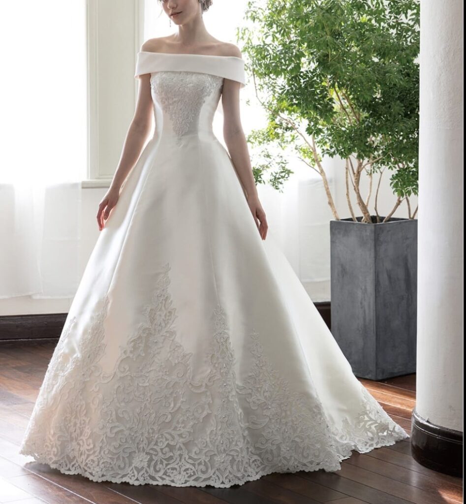 ラグジュアリー会場に映えるロールカラー ウェディングドレス【VVD-00238-01(FB295)】