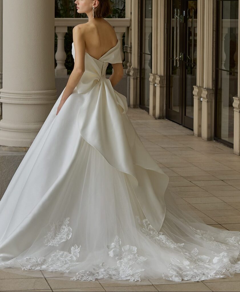 ミスモックムーン ウェディングドレス【MMM0200】シンプルなミカドのAライン