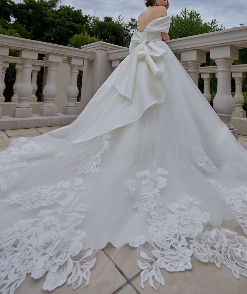 ミスモックムーン ウェディングドレス【MMM0200】シンプルなミカドのAライン