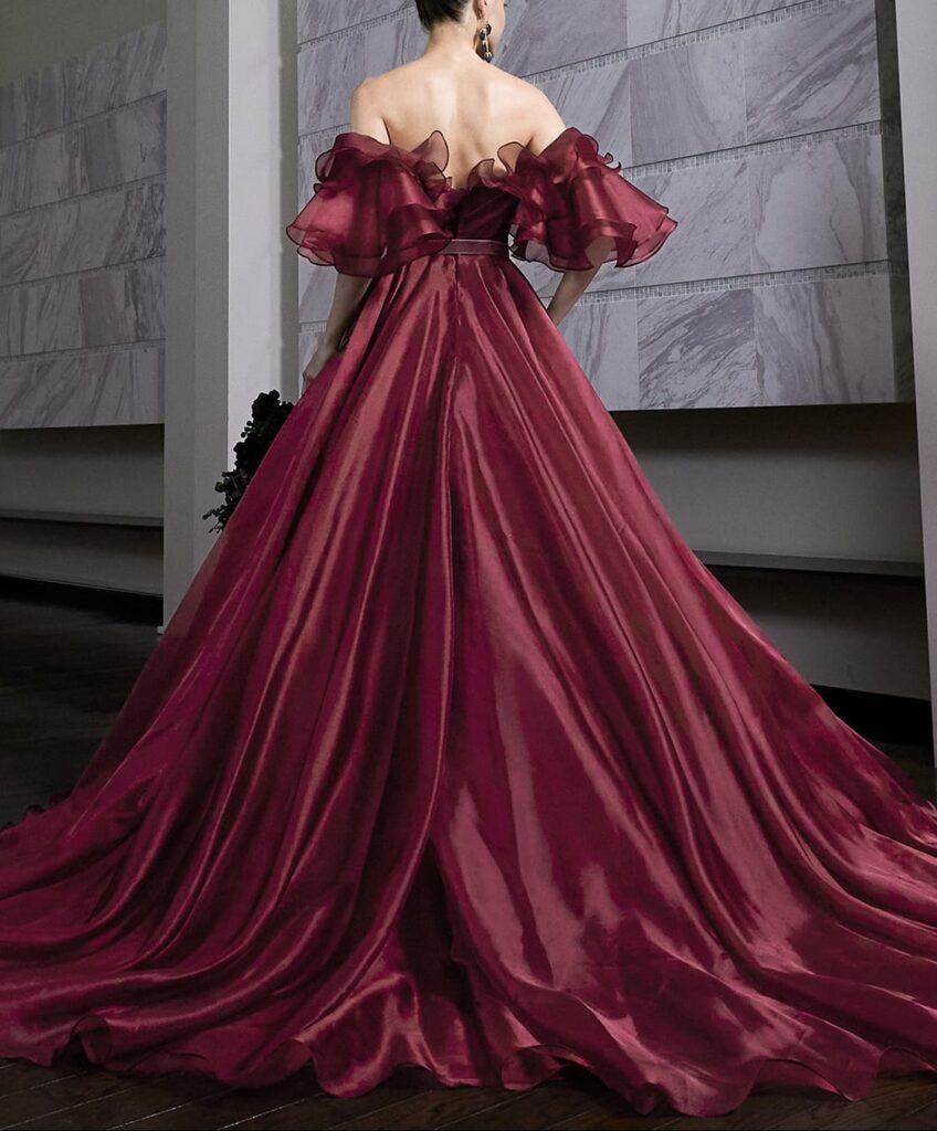 ブリリアンターユ カラードレス 【BRI0080ボルドー】動くたびにふわっと可憐な花嫁姿