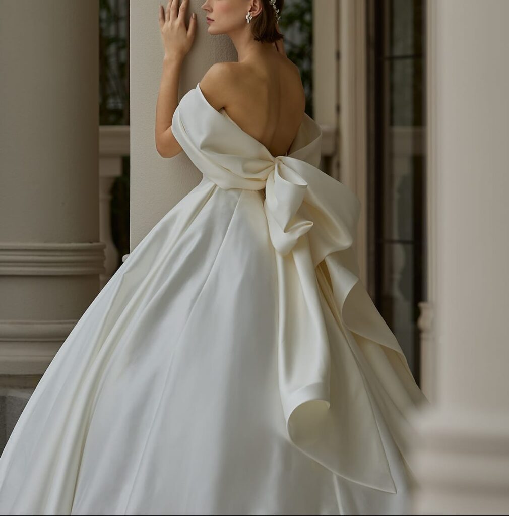ミスモックムーン ウェディングドレス【MMM0197】上品なAラインドレスでホテル挙式を華やかに