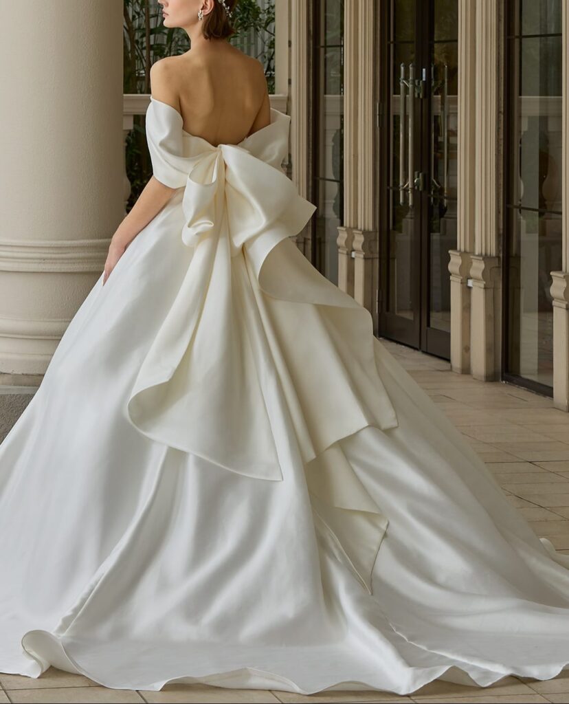 ミスモックムーン ウェディングドレス【MMM0197】上品なAラインドレスでホテル挙式を華やかに