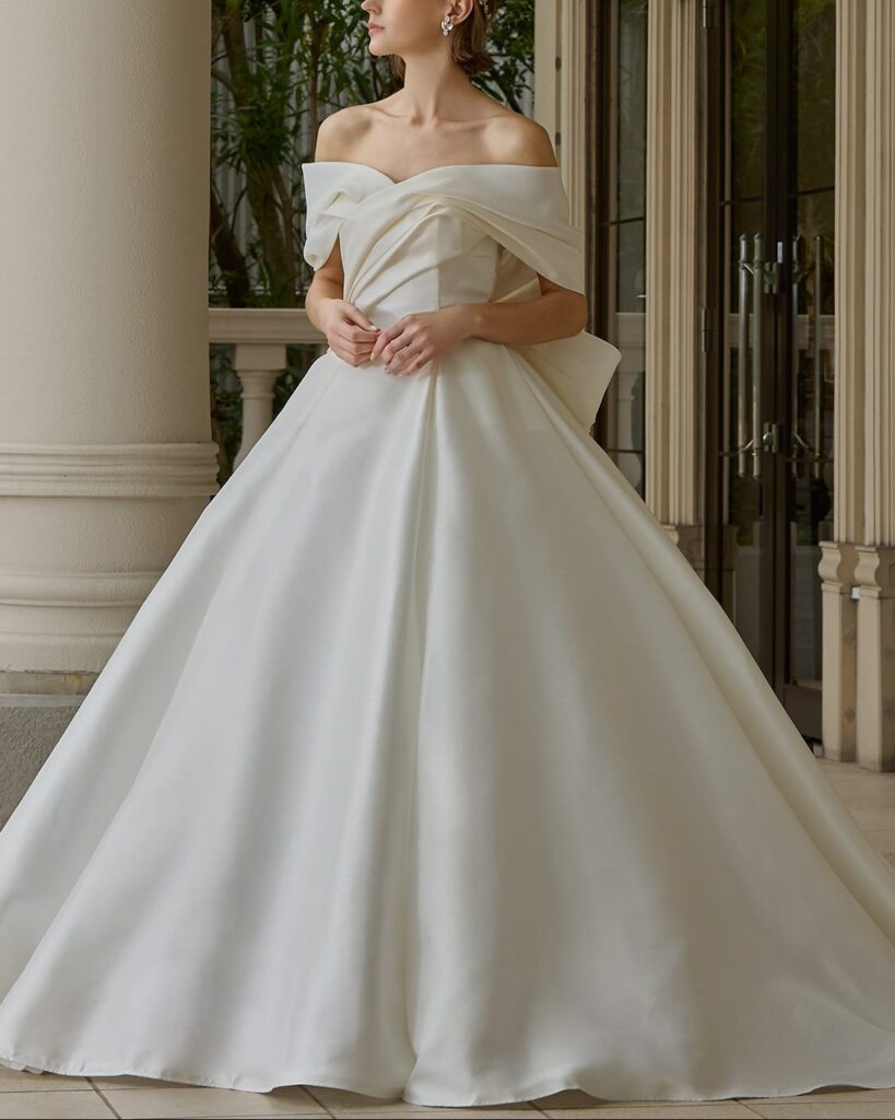 ミスモックムーン ウェディングドレス【MMM0197】上品なAラインドレスでホテル挙式を華やかに